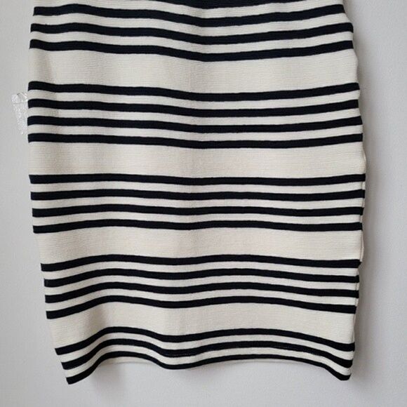 Forever 21 Textured Stripped Pencil Skirt Size Small - Picture 4 of 7